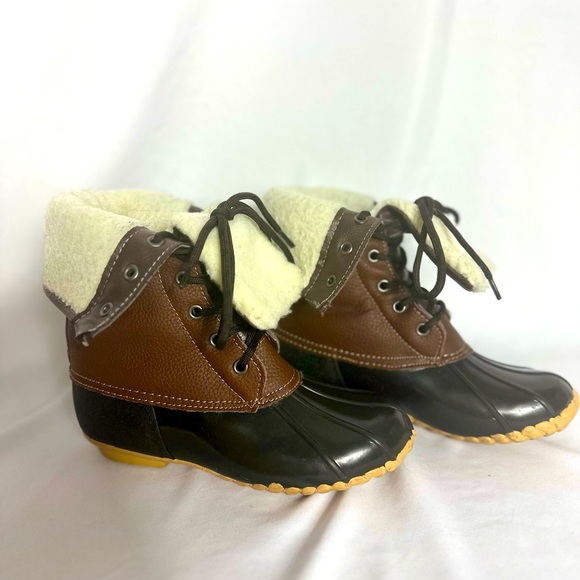 DUCK BOOTS - Picture 1 of 11